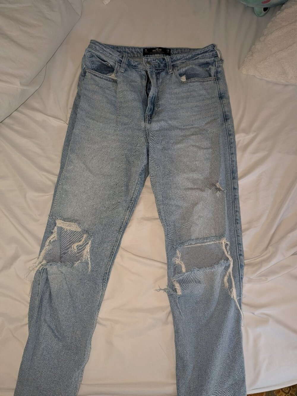 Hollister Ultra High Rise Vintage Straight Distressed Light Wash Jeans